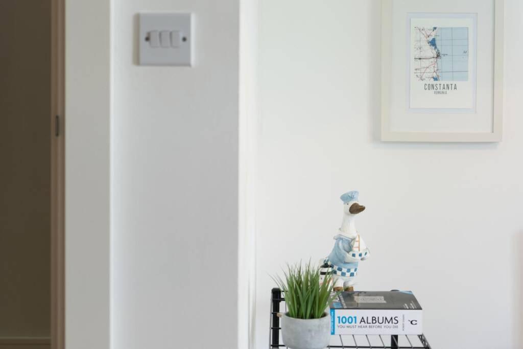 Quayside Apartment 풀 외부 사진