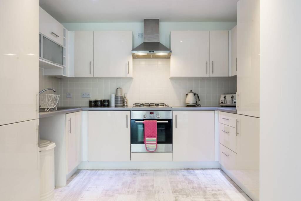 Quayside Apartment 풀 외부 사진